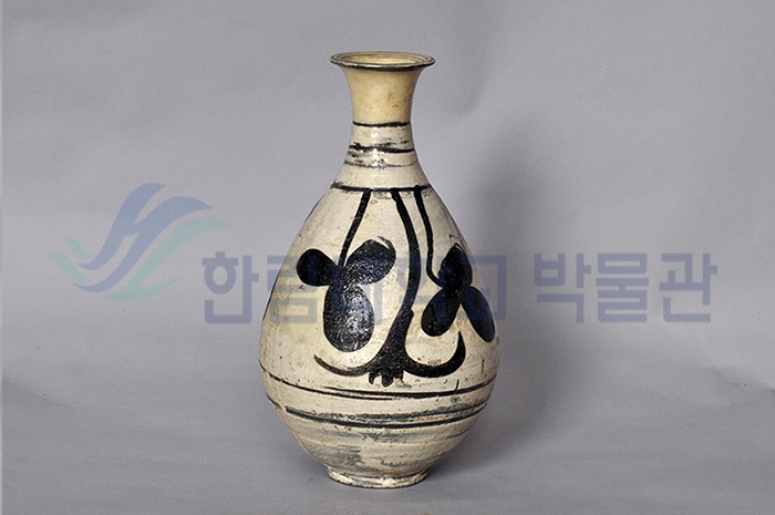 분청사기철화삼엽문병.jpg 이미지